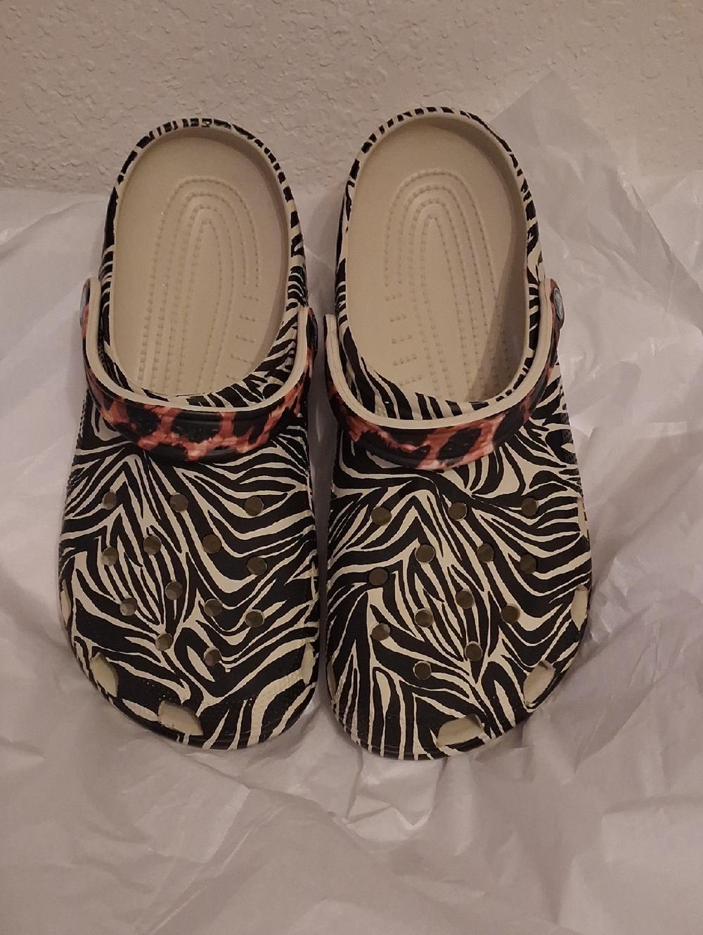 CROCS Zebra Print Clog Sandals with Beige Insole and Pink Accent Sz 12